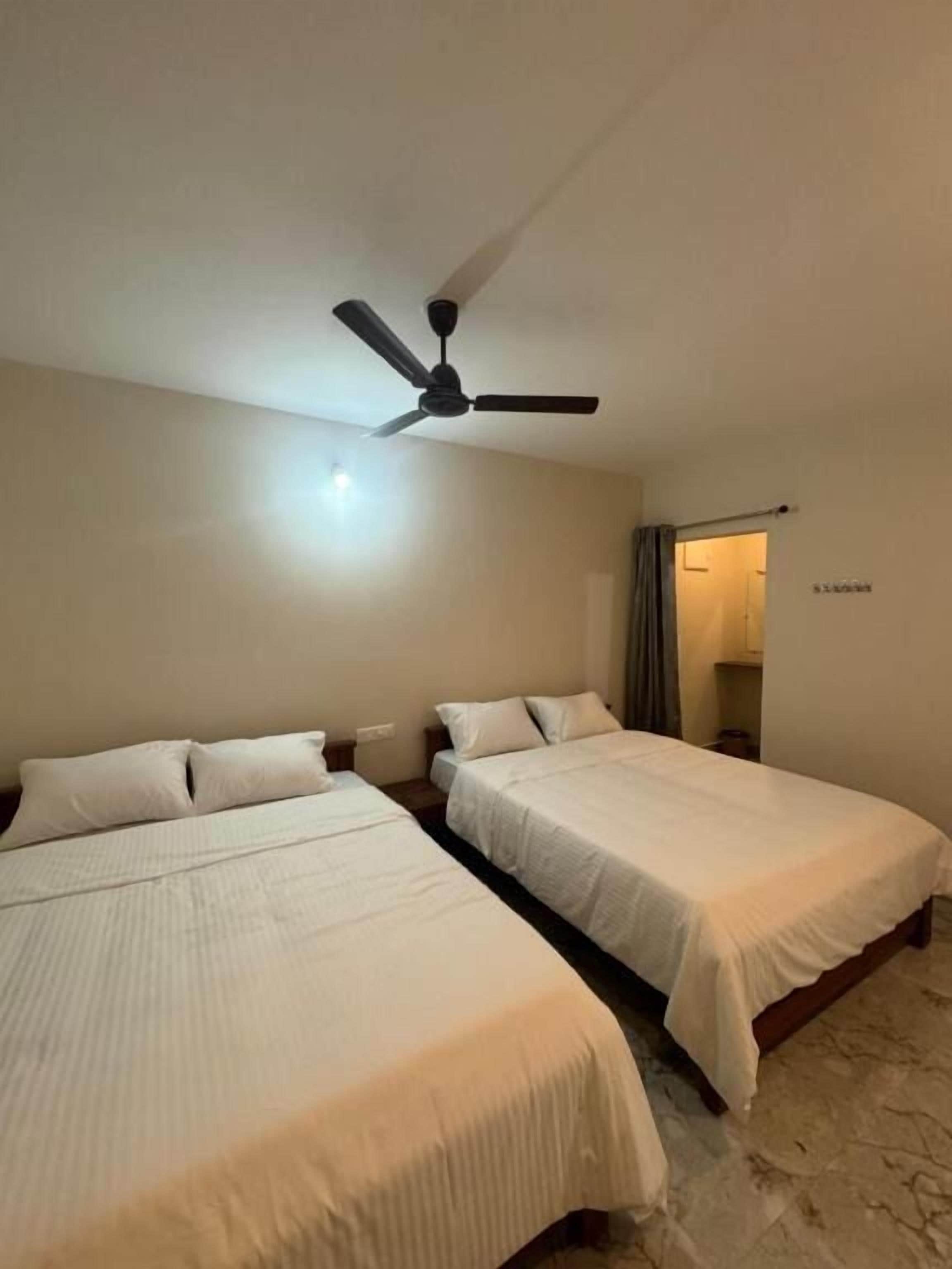 Habitación triple Deluxe, vista a la ciudad | Wifi gratis 