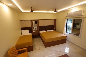 Deluxe Triple Room, City View | Free WiFi - Dss Residency (Tiruvannamalai)
