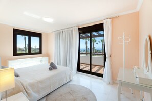 4 quartos, ferros/tábuas de passar roupa, Wi-Fi, roupa de cama