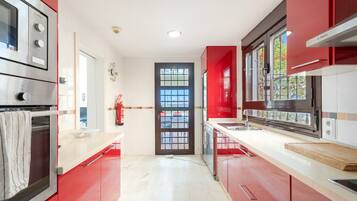 Fridge, microwave, oven, stovetop