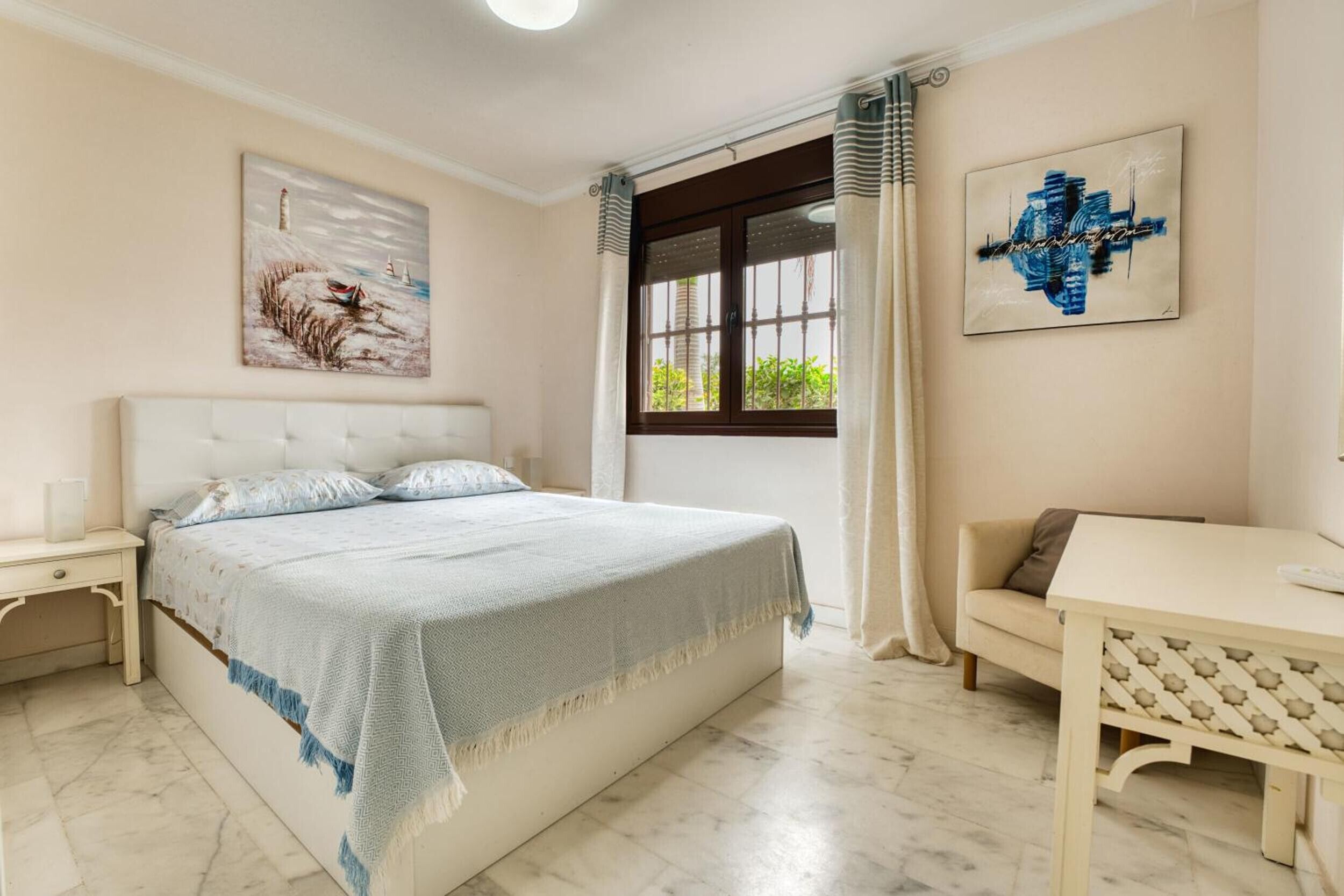 4 slaapkamers, een strijkplank/strijkijzer, wifi, beddengoed