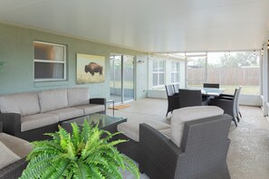 Outdoor dining - Peaceful retreat near Clermont lakes. Relax\Unwind (Clermont)