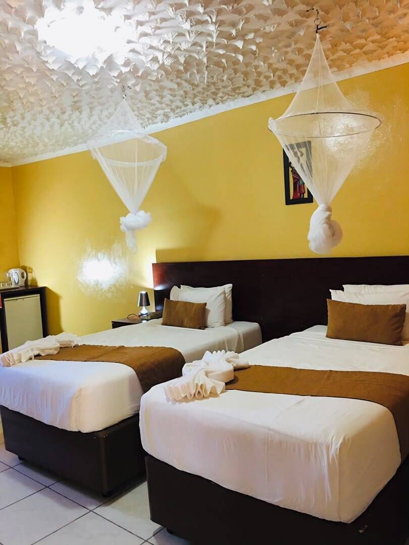 Habitació amb dos llits individuals | Planxa i posts de planxar, wifi gratuïta i roba de llit 