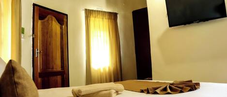 Escritorio y espacio para trabajar con laptop