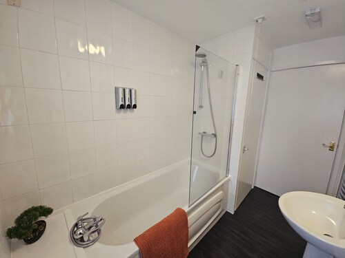 Central Atherstone, Modern Apartment