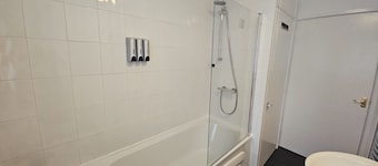 Central Atherstone, Modern Apartment