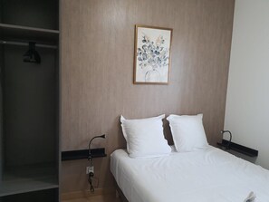 Desk, iron/ironing board, WiFi, bed sheets - 1 Bedroom unit with balcony in front of Le Bourget Airport (Le Blanc-Mesnil)