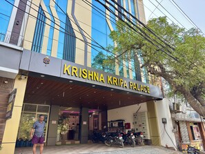 Front of property - Hotel Krishna Kripa Palace (Vrindavan)