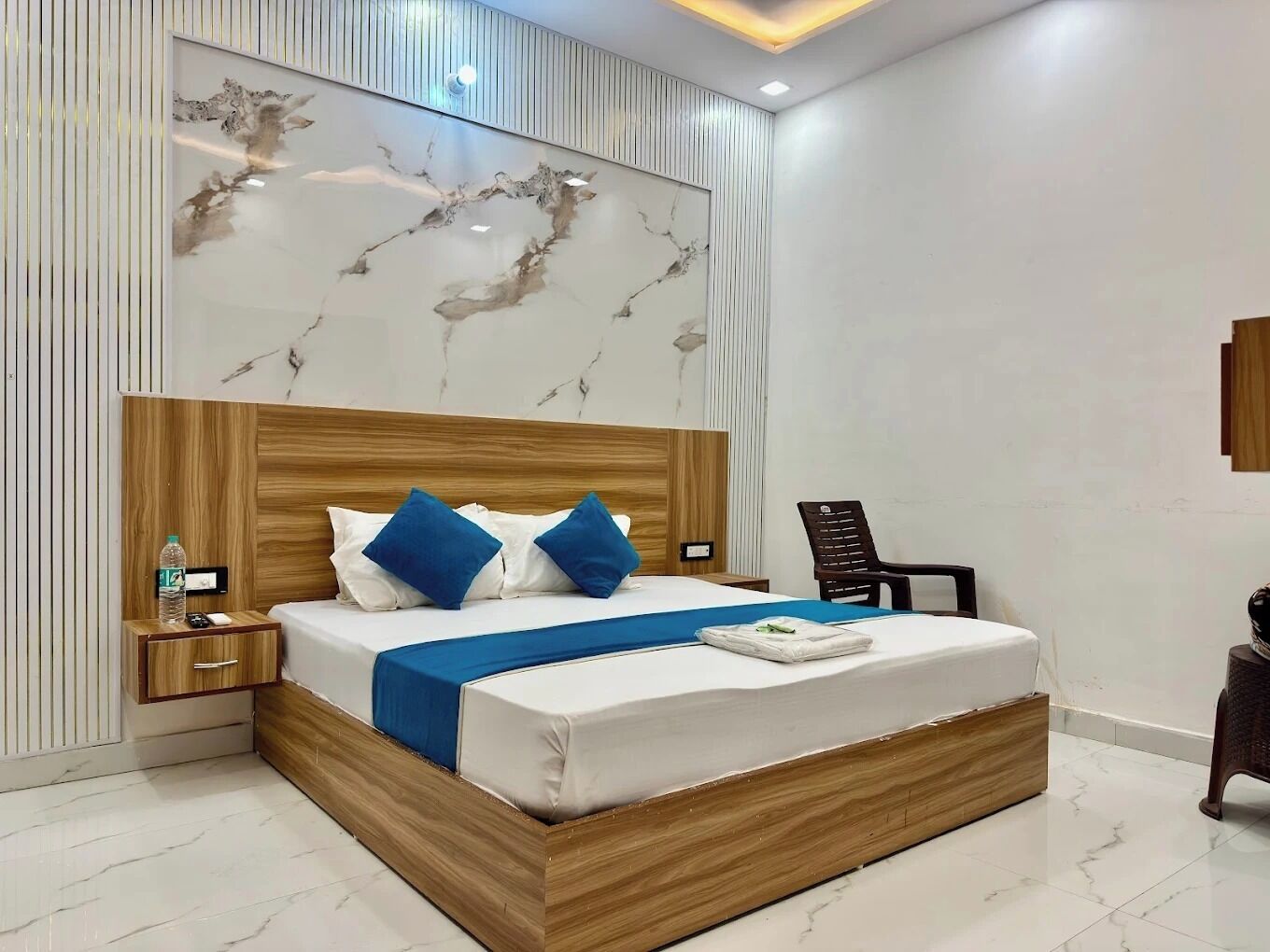 Deluxe tweepersoonskamer | Luxe beddengoed, een bureau, beddengoed