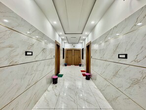 Lobby - Hotel Krishna Kripa Palace (Vrindavan)
