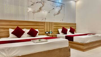 Family Room | Premium bedding, desk, bed sheets