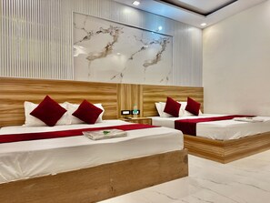 Family Room | Premium bedding, desk, bed sheets