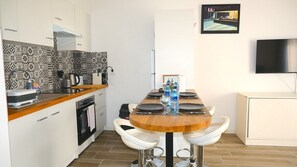 Fridge, microwave, oven, stovetop - 1 Bedroom unit with balcony in front of Le Bourget Airport (Le Blanc-Mesnil)