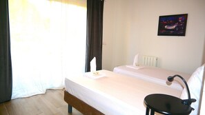 Iron/ironing board, WiFi, bed sheets - 1 Bedroom unit with balcony in front of Le Bourget Airport (Le Blanc-Mesnil)