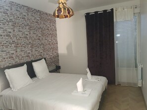 3 bedrooms, iron/ironing board, WiFi, bed sheets - 2 Bedroom unit in front of Le Bourget airport (Le Blanc-Mesnil)