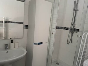 Hair dryer, towels - 2 Bedroom unit in front of Le Bourget airport (Le Blanc-Mesnil)