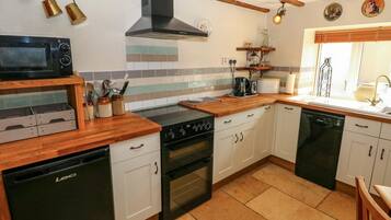 Dishwasher, cookware/dishes/utensils