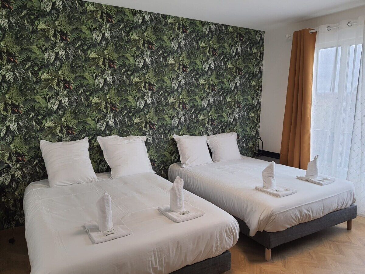 Iron/ironing board, WiFi, bed sheets