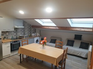 Interior - 3 Bedroom unit in front of Le Bourget airport (Le Blanc-Mesnil)