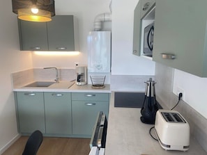 Private kitchen - Between the Sand and the Ocean: Apartment with an Ocean View (Fort-Mahon-Plage)