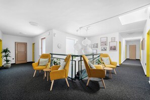 المنشأة من الداخل