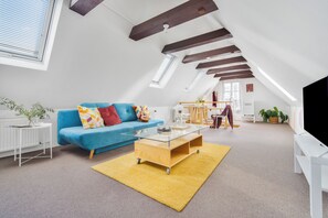 Premier Apartment | Living area