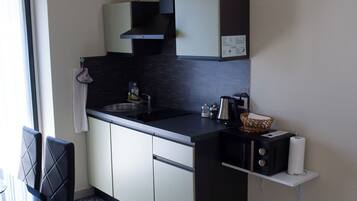 Comfort Apartment, 2 Bedrooms, Balcony, Mountain View | Private kitchen