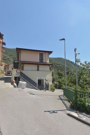 Front of property - Casa del Sole (Rocchetta Nervina)
