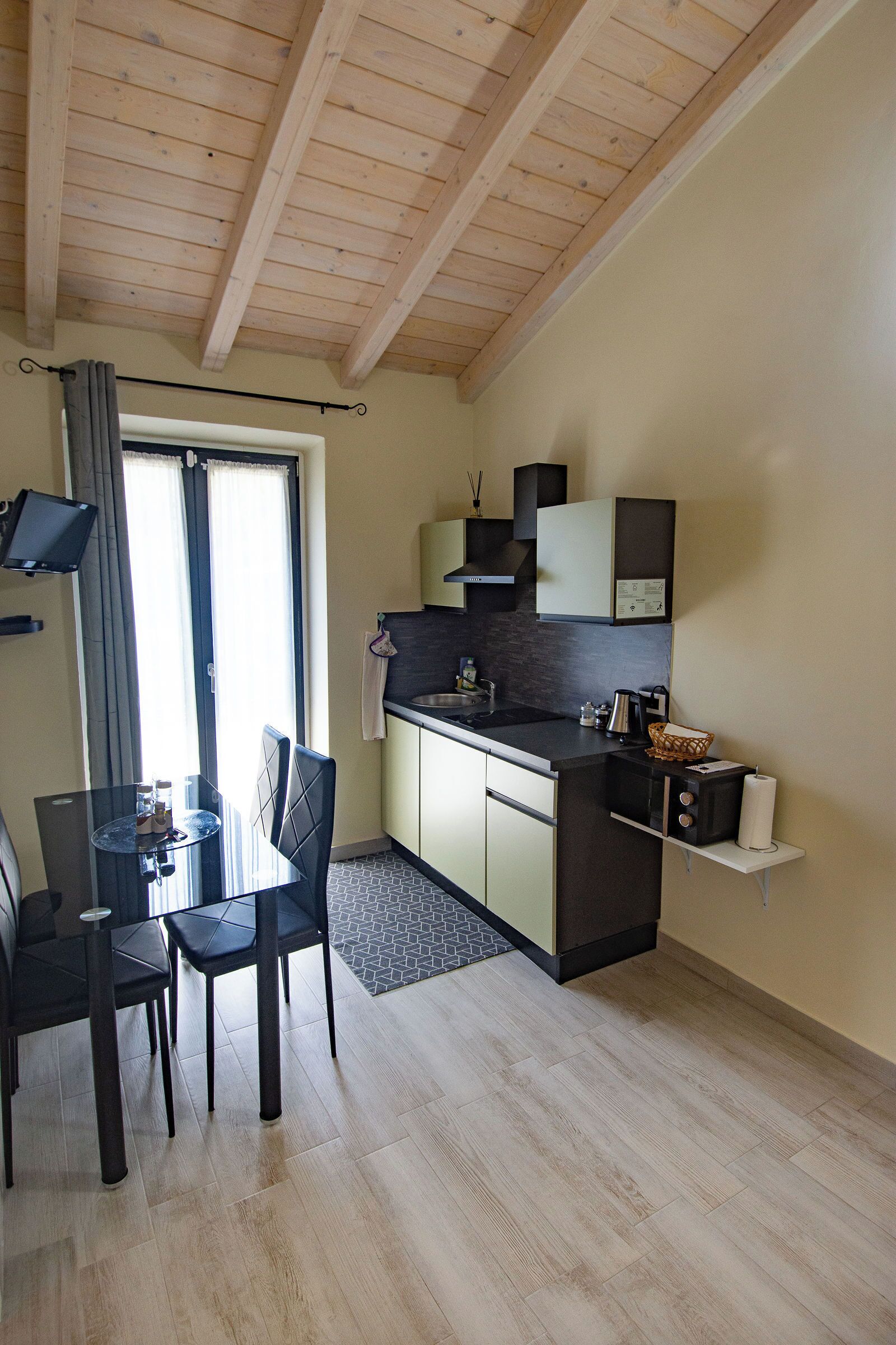 Appartamento Comfort, 2 camere da letto, balcone, vista montagna | Cucina privata | Microonde, macchina per tè/caffè, bollitore elettrico, macinacaffè