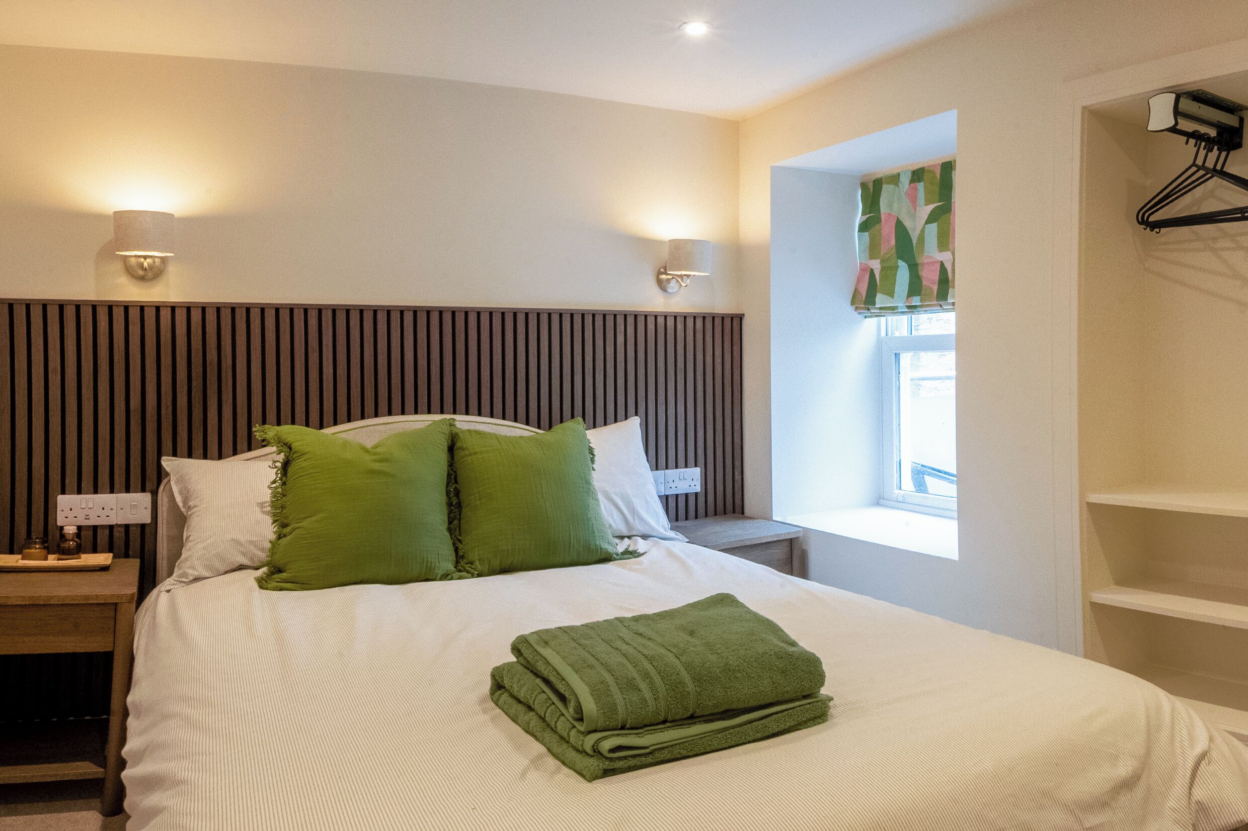 مكواة/لوح كي وواي فاي وملاءات أسرّة