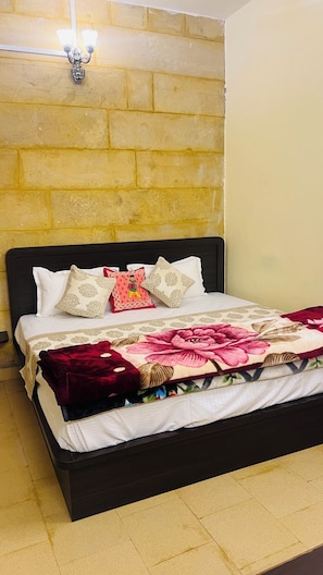 Deluxe Double Room | Free WiFi - La Purezza stay and restaurant  (Jaisalmer)