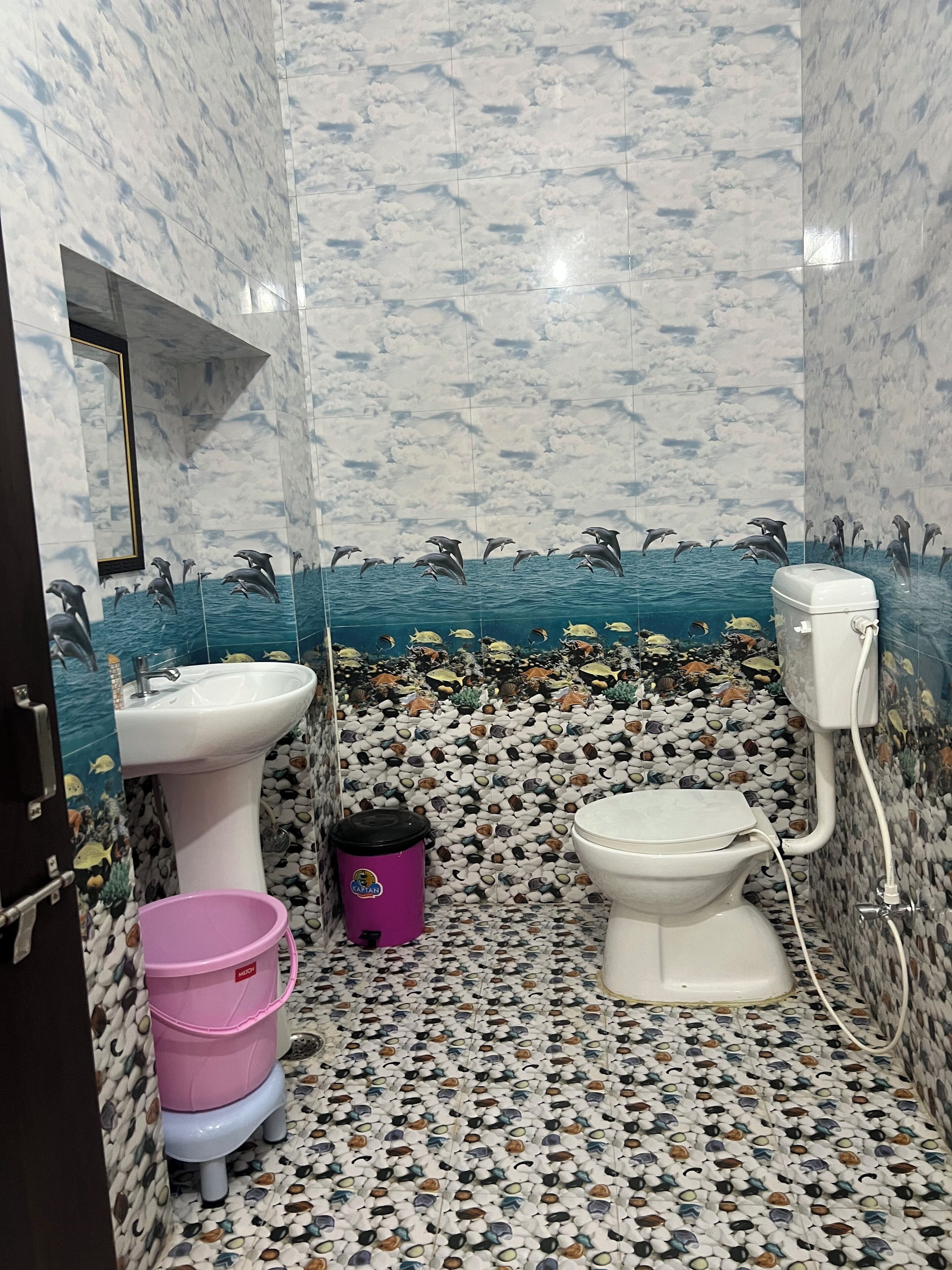 Deluxe Double Room | Bathroom | Free toiletries, towels, soap, shampoo