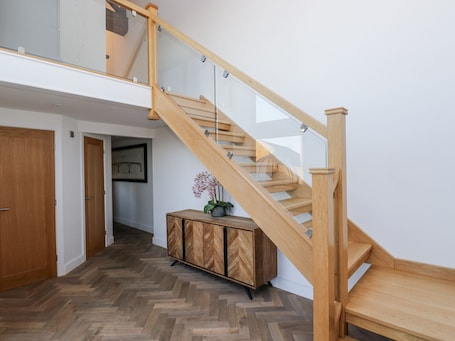 Interior. The Robins Nest