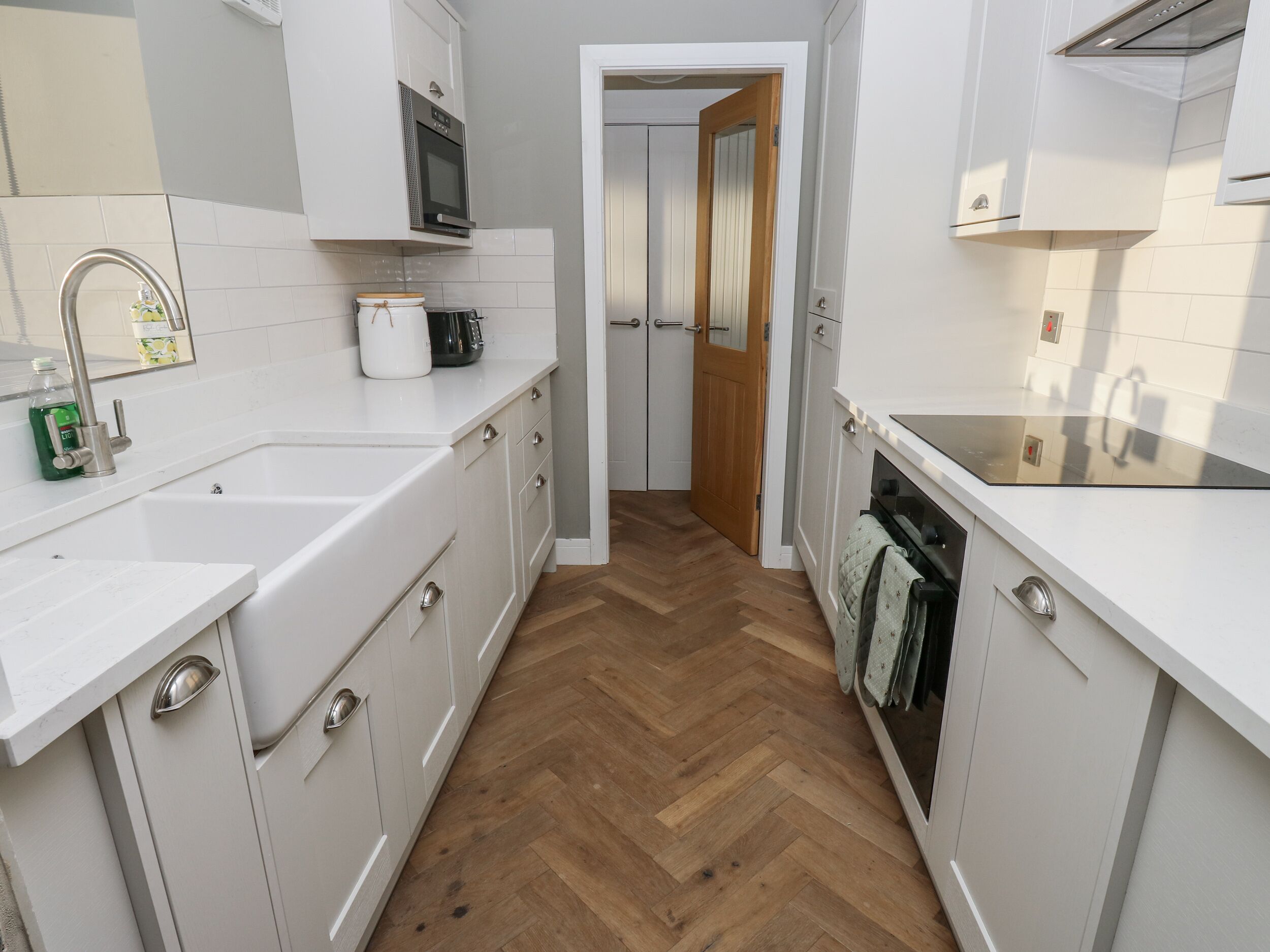 Mesin pencuci piring dan peralatan masak/sendok-piring