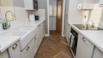 Mesin pencuci piring dan peralatan masak/sendok-piring