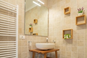 Doccia, asciugacapelli, asciugamani