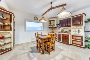 Dining - Apartment 'Dimore Di Matilde -Attico Vistamare' with Sea View, Private Terrace and Air Conditioning (Gallipoli)