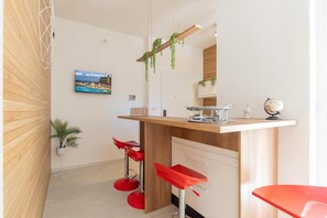 Interior - Apartment 'Dimore Di Matilde - Alta Marea' with Balcony and Air Conditioning (Gallipoli)