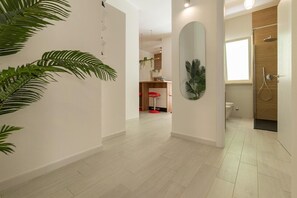 Een douche, gratis toiletartikelen, een haardroger, handdoeken