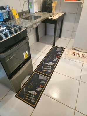 Refrigerador, placa de cocina, tostadora, licuadora