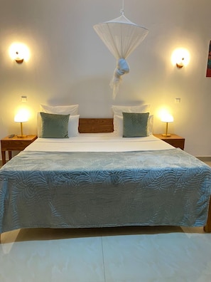 Bureau, espace de travail pour ordinateur portable, Wi-Fi gratuit