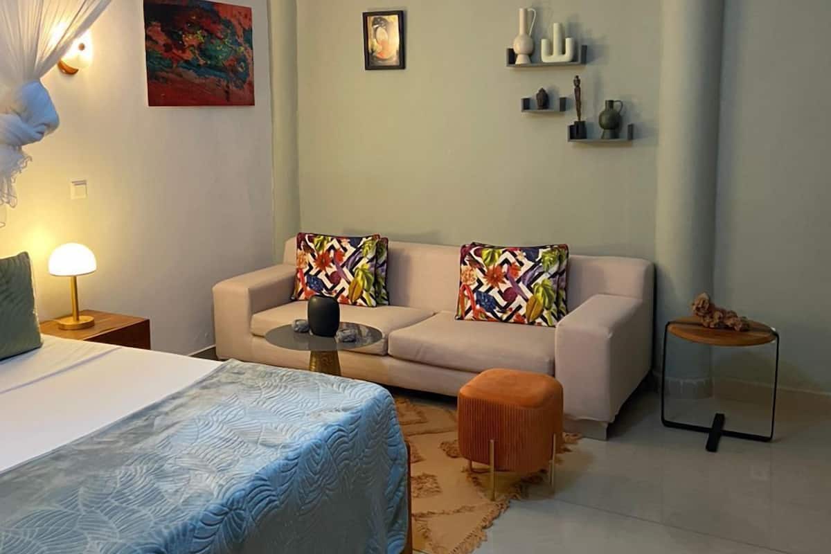 Deluxe Suite, Garden View | Desk, laptop workspace, free WiFi