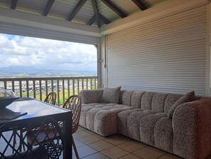 Smart TV, books - Villa, spacious, panoramic sea view: up to 7 guests + 2 cribs. (Ducos)