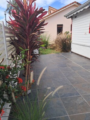 Exterior detail - Villa, spacious, panoramic sea view: up to 7 guests + 2 cribs. (Ducos)