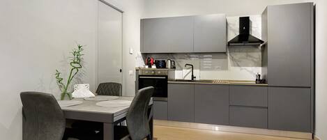 Réfrigérateur, four, plaque de cuisson, lave-vaisselle