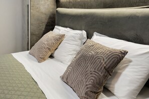 Silitysrauta/-lauta, Wi-Fi, vuodevaatteet