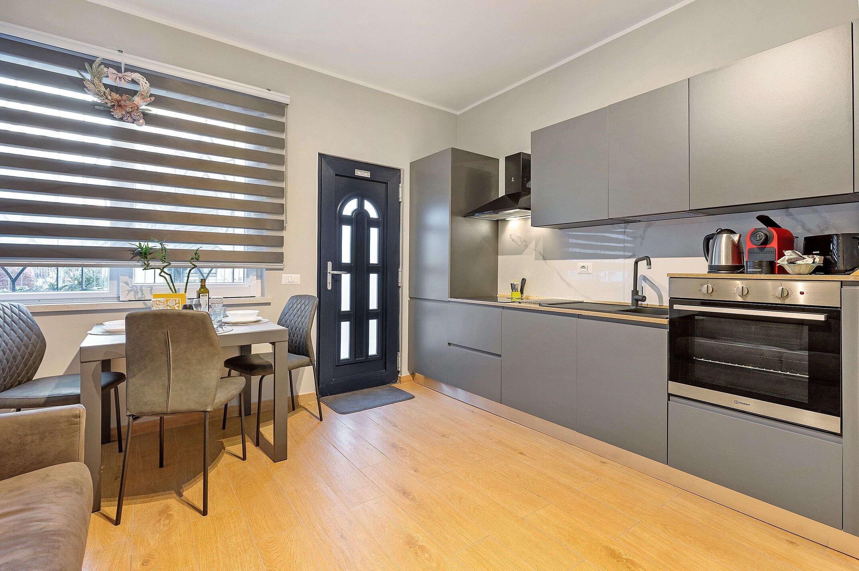 Réfrigérateur, four, plaque de cuisson, lave-vaisselle