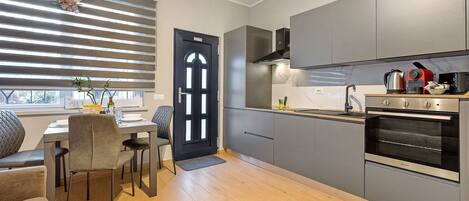 Réfrigérateur, four, plaque de cuisson, lave-vaisselle