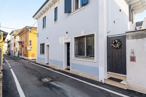 Exterior - Apartment 'Casa Magenta 5' with Wi-Fi and Air Conditioning (Valeggio sul Mincio)
