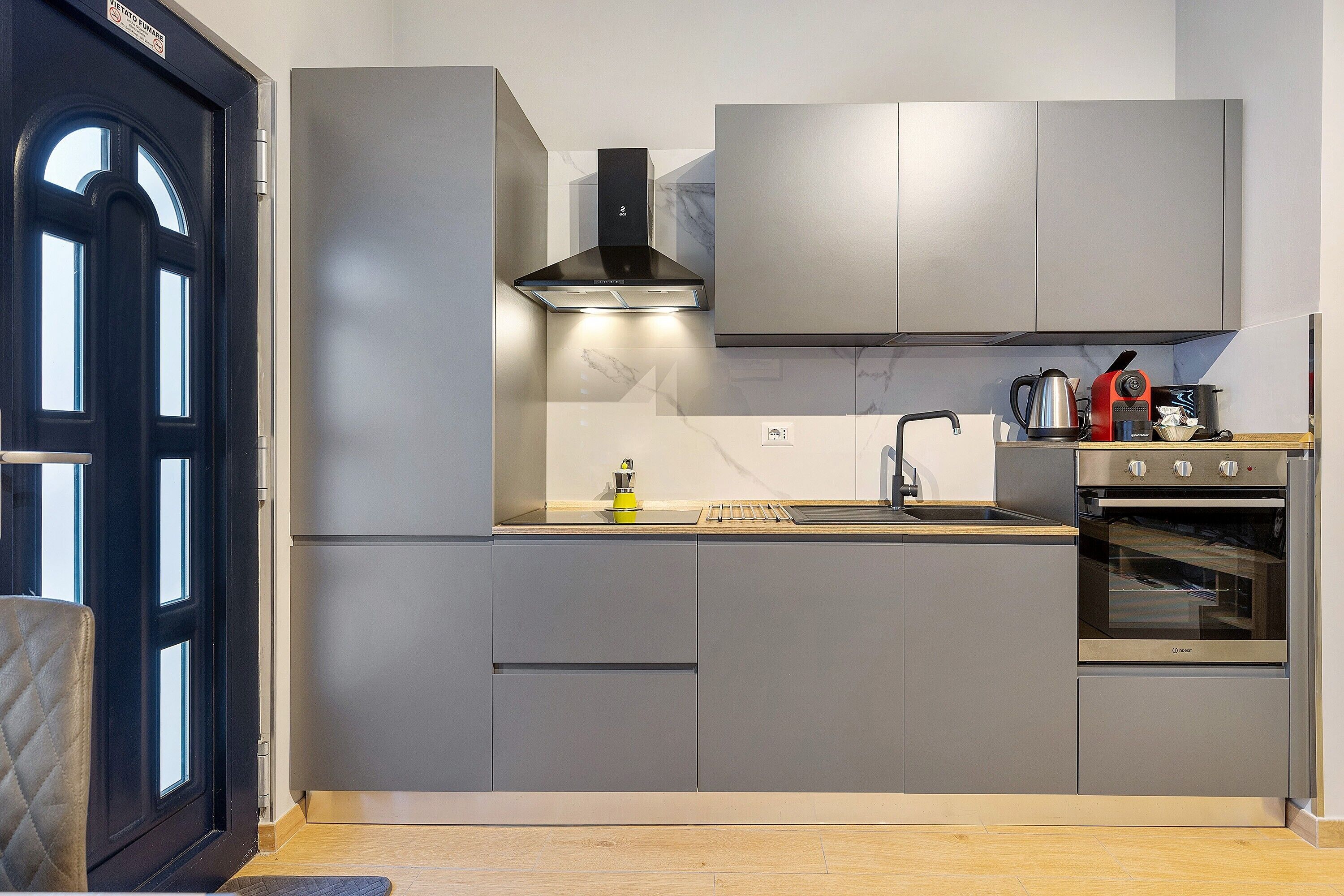 Kühlschrank, Ofen, Herdplatte, Geschirrspüler